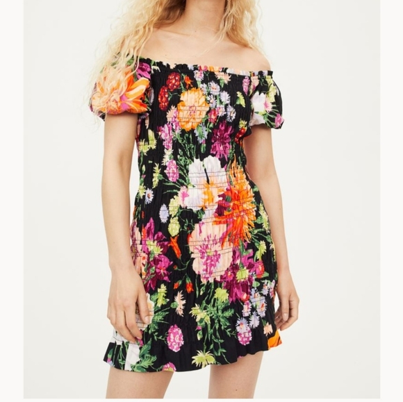 smocked off the shoulder dress h&m Women's Cream/floral Smocked Off-the-shoulder Dress